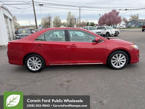Used 2014 Toyota Camry XLE w/ Leather Package image 4