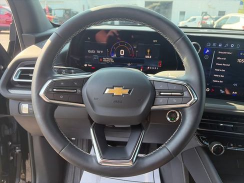 Used 2026 Chevrolet Traverse LT FWD image 14