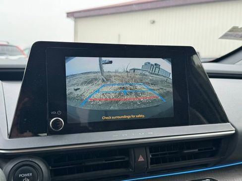 Used 2024 Toyota Prius XLE image 4