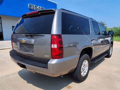 Used 2008 Chevrolet Suburban LT w/ LT Preferred Equipment Group AWD/4WD image 8