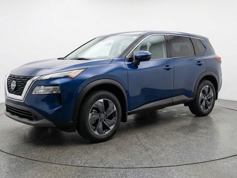 Used 2025 Nissan Rogue SV image 2