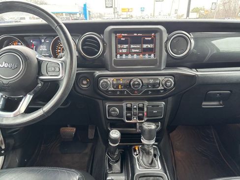 Used 2020 Jeep Wrangler Unlimited Sahara image 20
