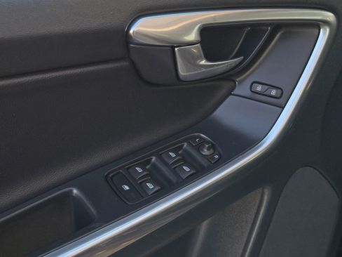 Used 2016 Volvo XC60 T5 Premier image 31