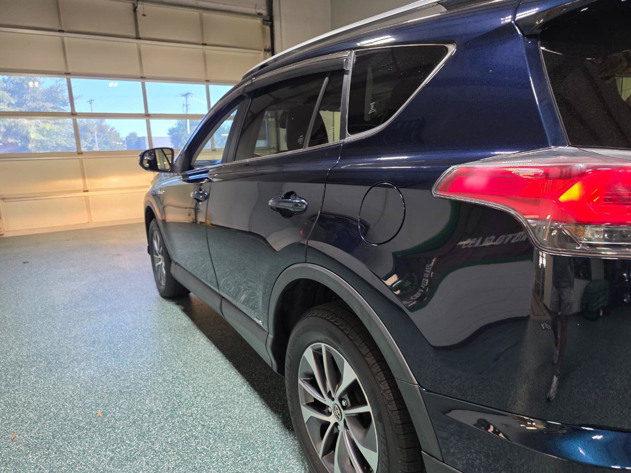 Used 2018 Toyota RAV4 XLE AWD/4WD image 10