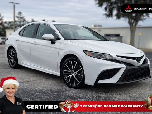 Used 2024 Toyota Camry SE image 1