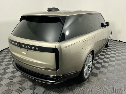 Used 2024 Land Rover Range Rover Long Wheelbase SE AWD/4WD image 3