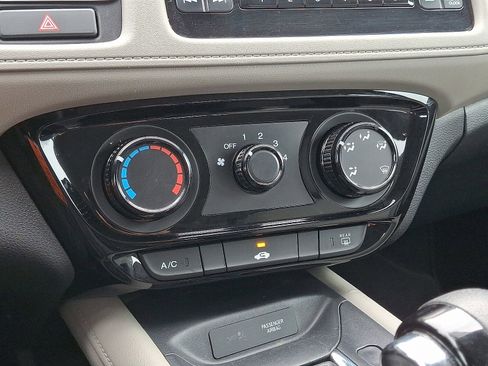 Used 2019 Honda HR-V LX image 17