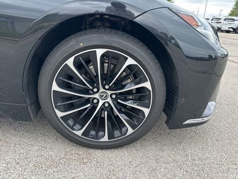 Used 2023 Lexus LS 500 AWD w/ Luxury Package image 4