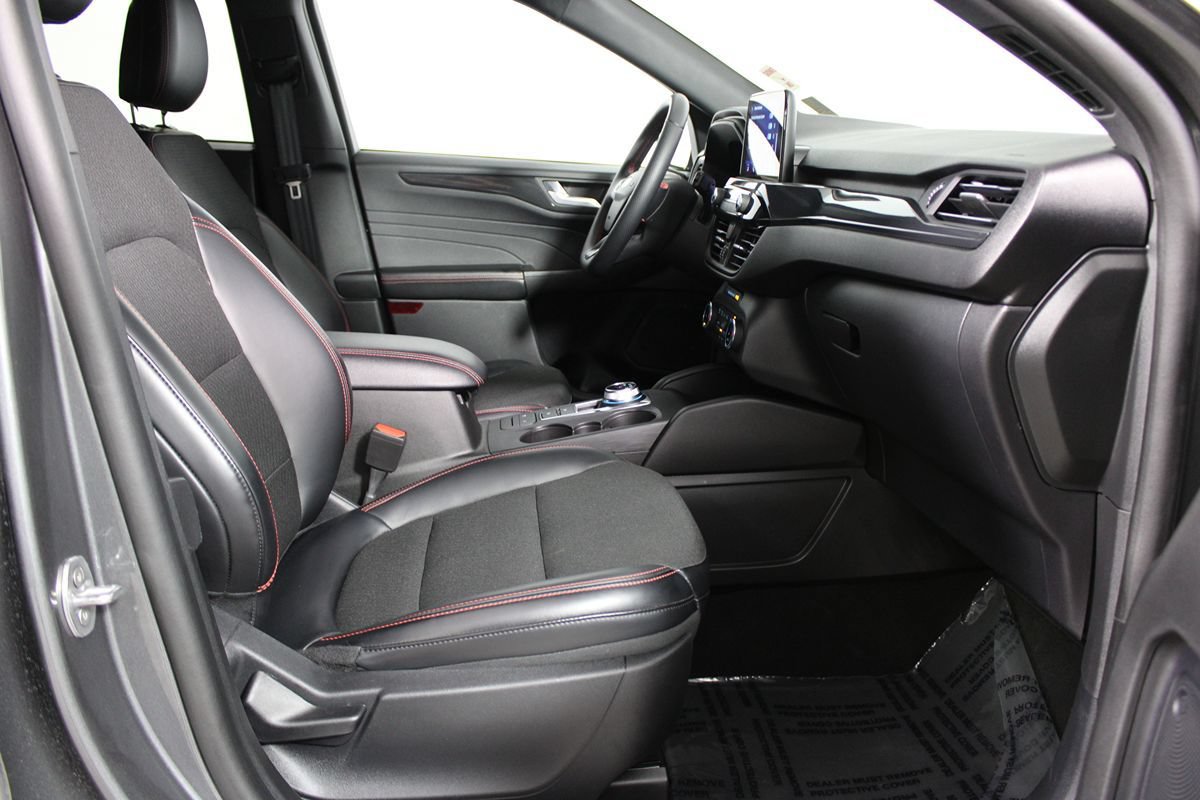 Used 2025 Ford Escape ST-Line FWD image 24