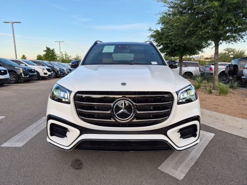 Used 2026 Mercedes-Benz GLS 580 4MATIC image 2