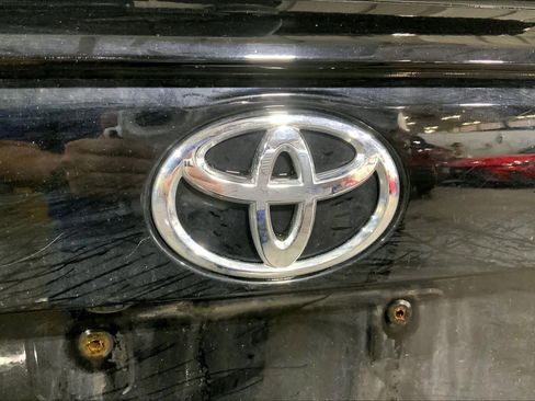 Used 2020 Toyota RAV4 LE w/ Carpet Mat Package image 31