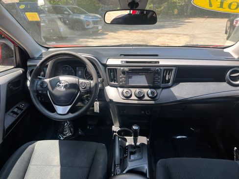 Used 2017 Toyota RAV4 LE AWD/4WD image 33