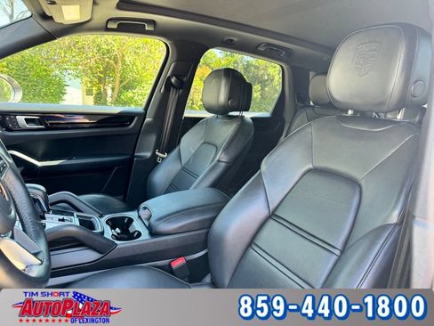 Used 2023 Porsche Cayenne w/ Premium Package AWD/4WD image 28