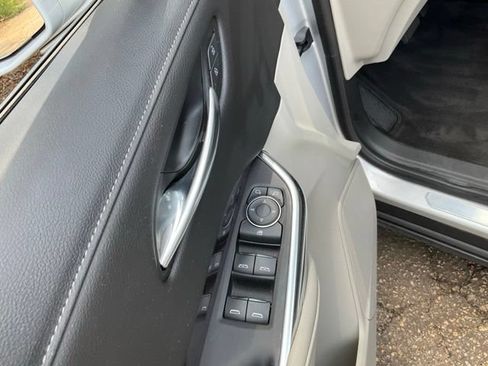 Used 2019 Cadillac XT4 Luxury w/ Cold Weather Package FWD image 8