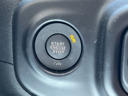 Used 2023 Jeep Wrangler Unlimited w/ Sun & Screen Package AWD/4WD image 38