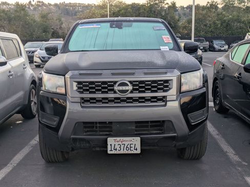 Used 2025 Nissan Frontier SV image 2