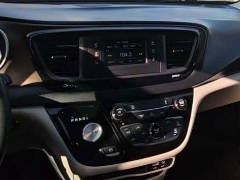 Used 2017 Chrysler Pacifica LX w/ Tire & Wheel Group image 6