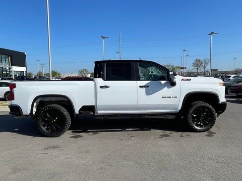 Used 2024 Chevrolet Silverado 2500 Custom w/ Custom Value Package AWD/4WD image 9