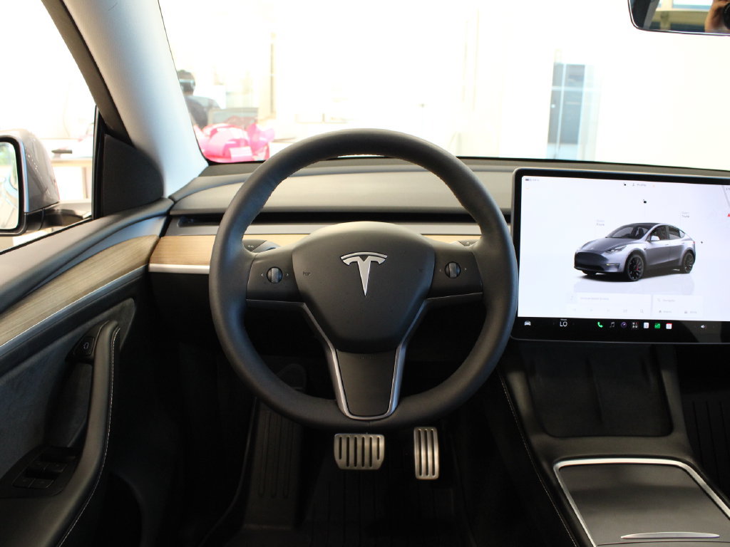 Used 2025 Tesla Model Y Performance AWD/4WD image 21