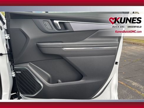 New 2026 Buick Enclave Sport Touring w/ LPO, Floor Liner Package AWD/4WD image 59