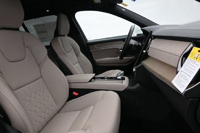New 2027 Volvo XC90 B5 Plus AWD/4WD image 35