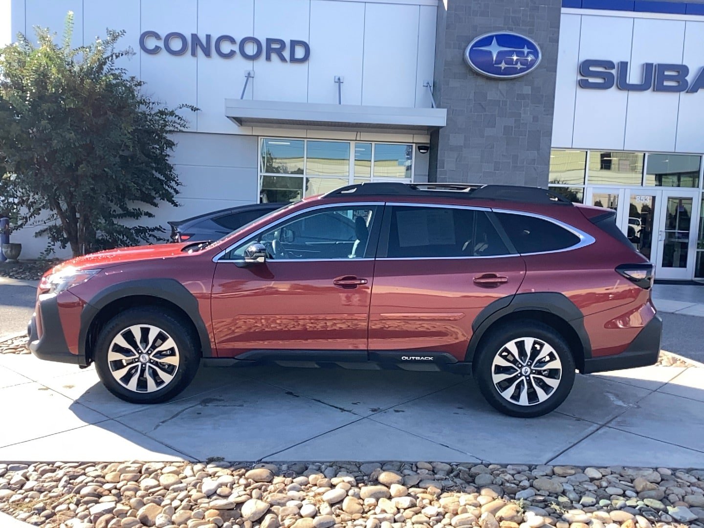 Certified 2024 Subaru Outback Limited AWD/4WD image 1