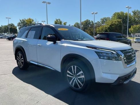 Used 2025 Nissan Pathfinder Platinum AWD/4WD image 5