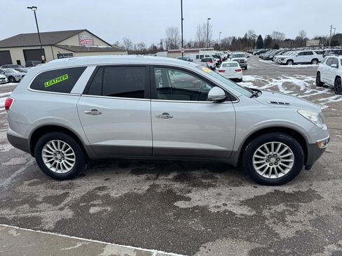 Used 2011 Buick Enclave CXL image 4
