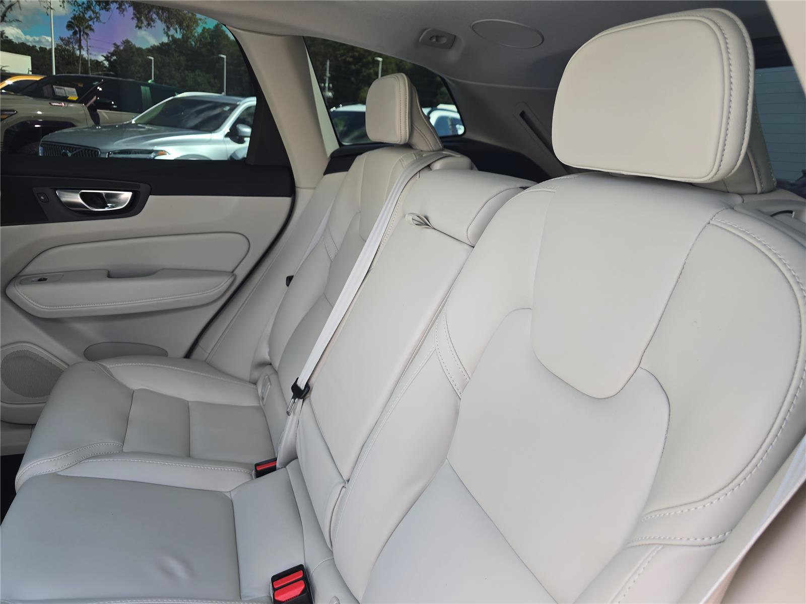 Used 2024 Volvo XC60 B5 Ultimate w/ Protection Package Premier AWD/4WD image 12