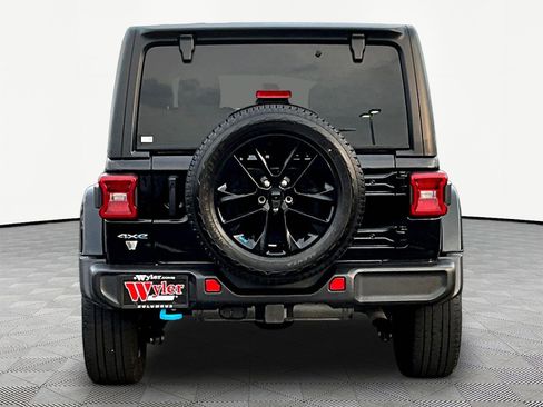 Used 2023 Jeep Wrangler Unlimited Sahara w/ Cold Weather Group AWD/4WD image 5