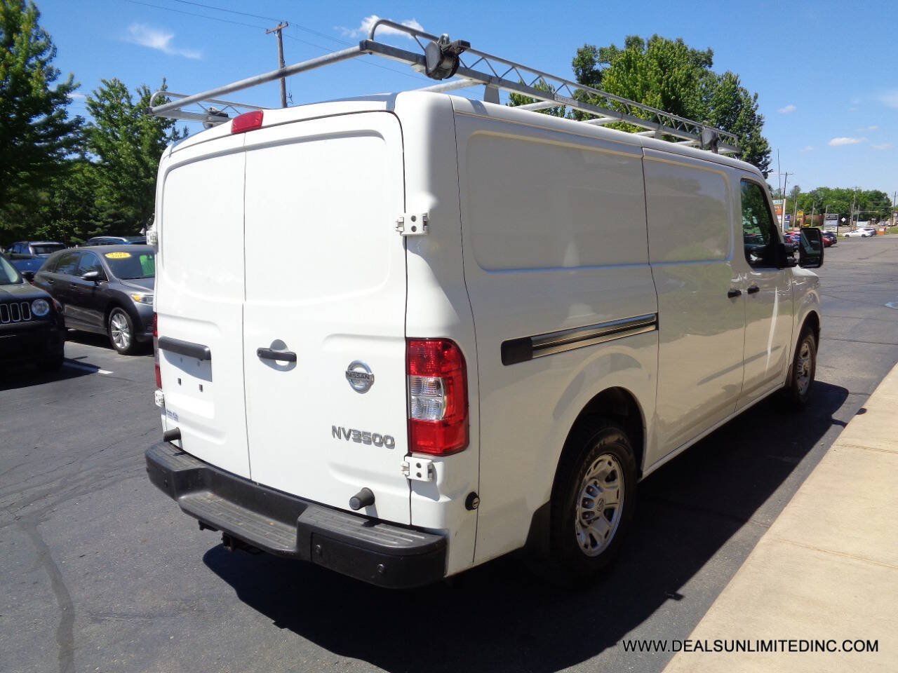 Used 2021 Nissan NV 3500 SV RWD image 3