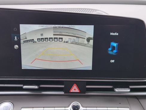 Used 2025 Hyundai Elantra SEL FWD image 13