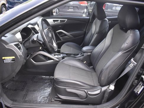 Used 2016 Hyundai Veloster w/ Option Group 02 image 11