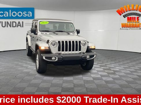 Used 2023 Jeep Gladiator Sport image 1