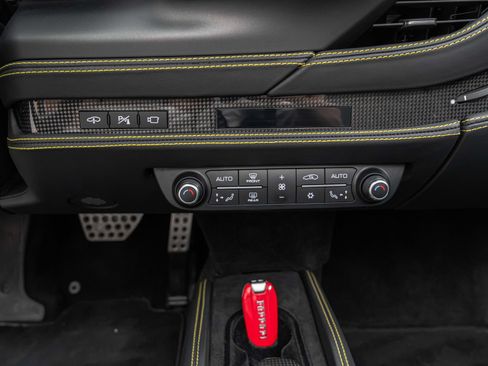 Certified 2021 Ferrari F8 Tributo RWD image 43