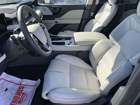 New 2025 Lincoln Aviator Reserve w/ Luxury Package image 13