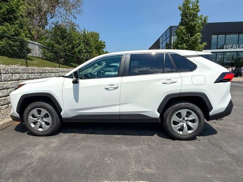Used 2023 Toyota RAV4 LE AWD/4WD image 10
