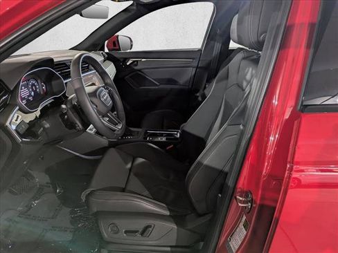 Certified 2025 Audi Q3 2.0T Premium image 17