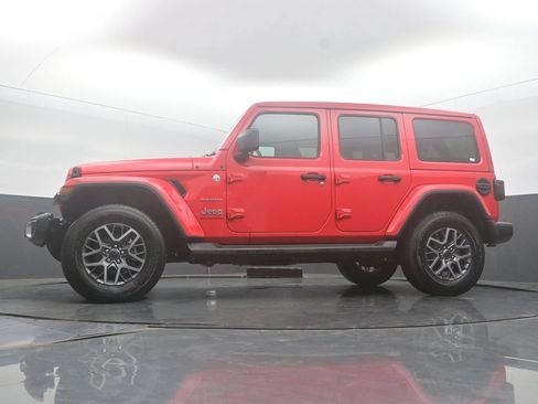 Used 2024 Jeep Wrangler Unlimited Sahara w/ Technology Group AWD/4WD image 51