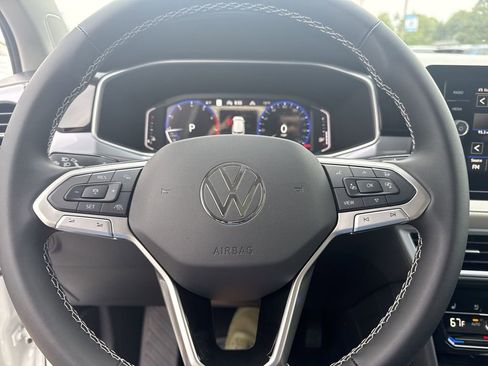 New 2025 Volkswagen Taos SEL image 18