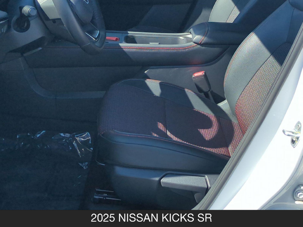 Used 2025 Nissan Kicks SR FWD image 15