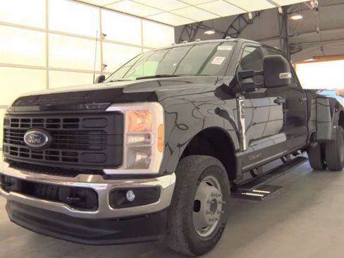 Used 2023 Ford F350 XL image 1