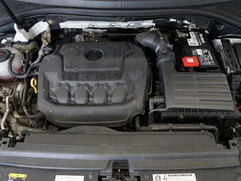 Used 2018 Volkswagen Tiguan SE image 45