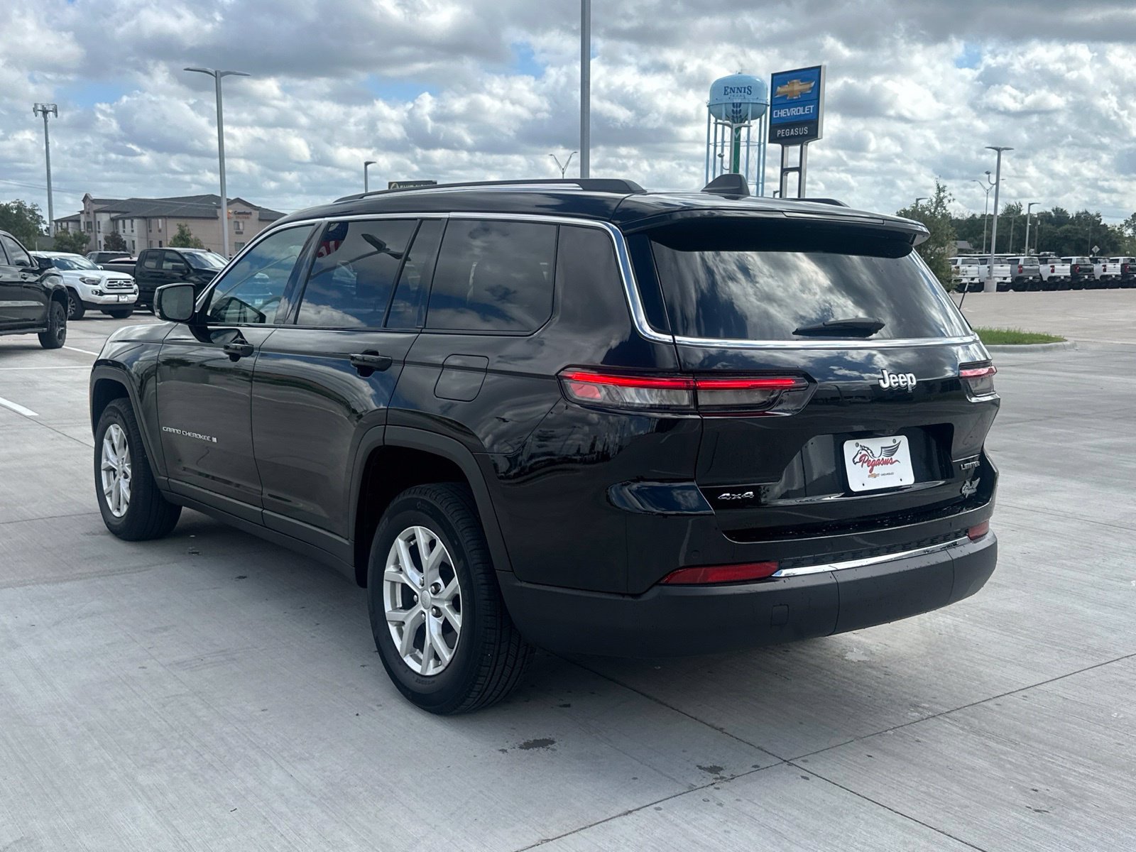 Used 2024 Jeep Grand Cherokee L Limited AWD/4WD image 3