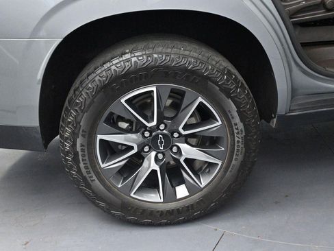 Used 2024 Chevrolet Tahoe Z71 w/ Luxury Package AWD/4WD image 39