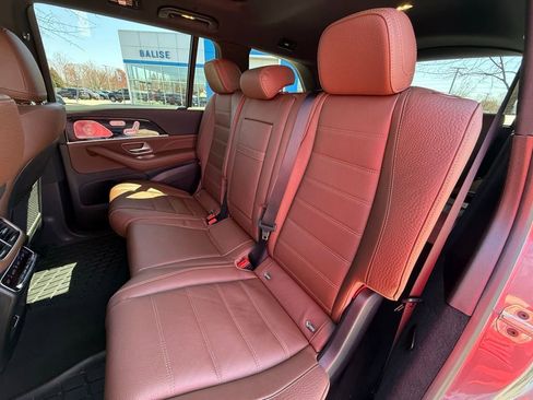 Used 2025 Mercedes-Benz GLS 580 4MATIC image 27