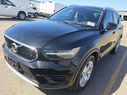 Used 2022 Volvo XC40 T5 Momentum