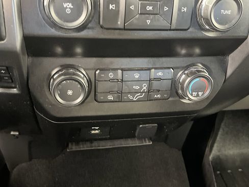 Used 2019 Ford F250 XLT w/ Camper Package image 19