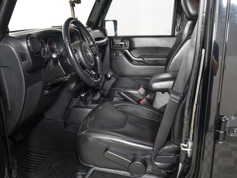 Used 2014 Jeep Wrangler Unlimited Sahara image 13