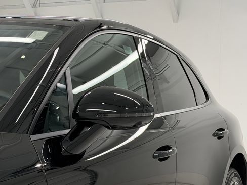 Certified 2025 Porsche Macan image 19